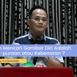 Apakah Mencari Gambar Diri Adalah Kepura-puraan atau Kebenaran